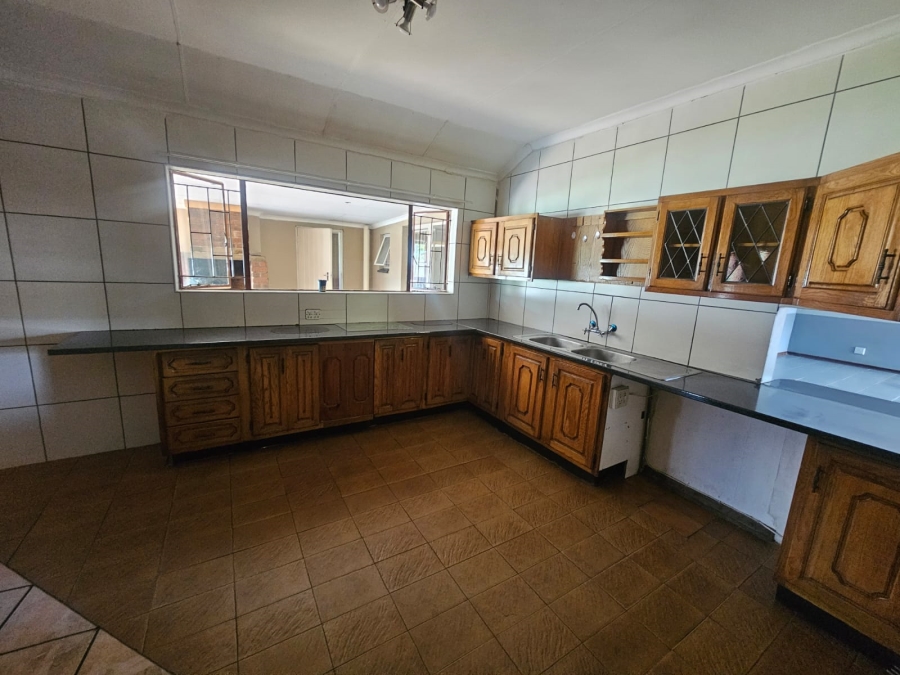 To Let 5 Bedroom Property for Rent in Vaalpark Free State